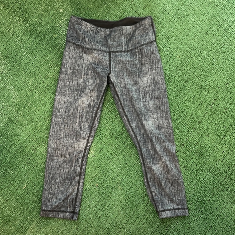 Gray Striped Patterned Cropped Leggings